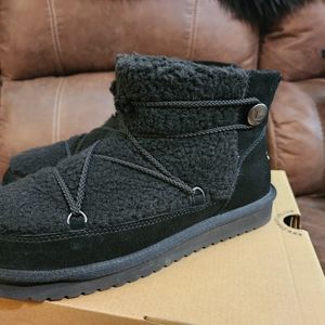 Uggs size 9